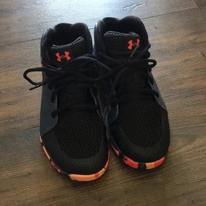 Girls Under Armour  basketball sneakers. Size 3